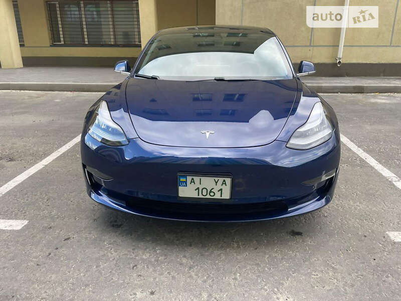 Седан Tesla Model 3 2020 в Шостці