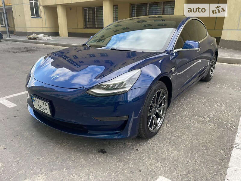 Седан Tesla Model 3 2020 в Шостці