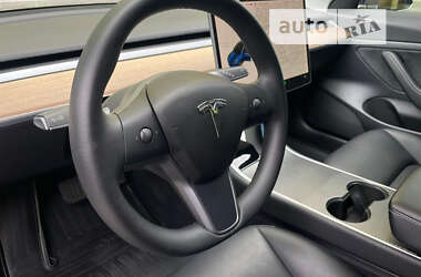 Седан Tesla Model 3 2020 в 