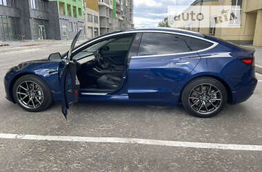 Седан Tesla Model 3 2020 в 