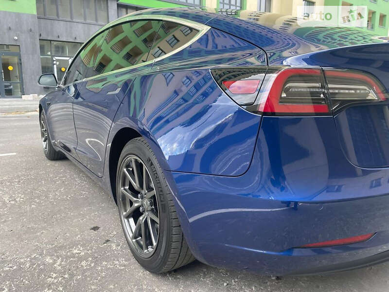 Седан Tesla Model 3 2020 в Шостці
