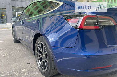 Седан Tesla Model 3 2020 в 