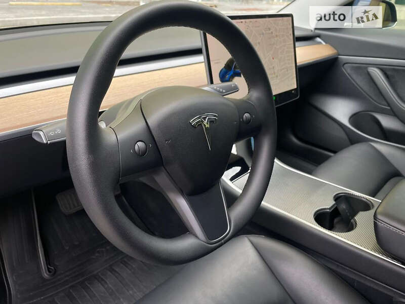 Седан Tesla Model 3 2020 в Шостці