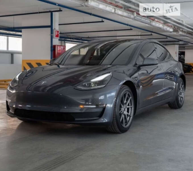 Седан Tesla Model 3 2021 в Киеве