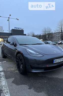 Седан Tesla Model 3 2022 в 