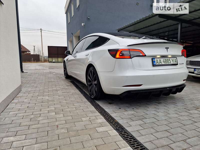 Седан Tesla Model 3 2019 в Києві