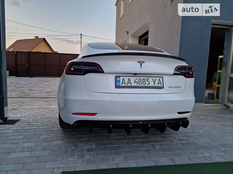 Седан Tesla Model 3 2019 в Києві