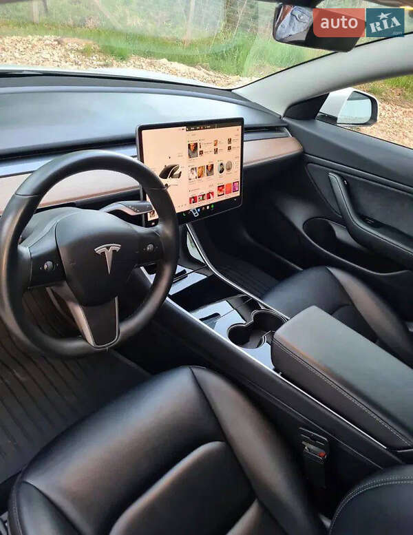 Седан Tesla Model 3 2018 в Киеве