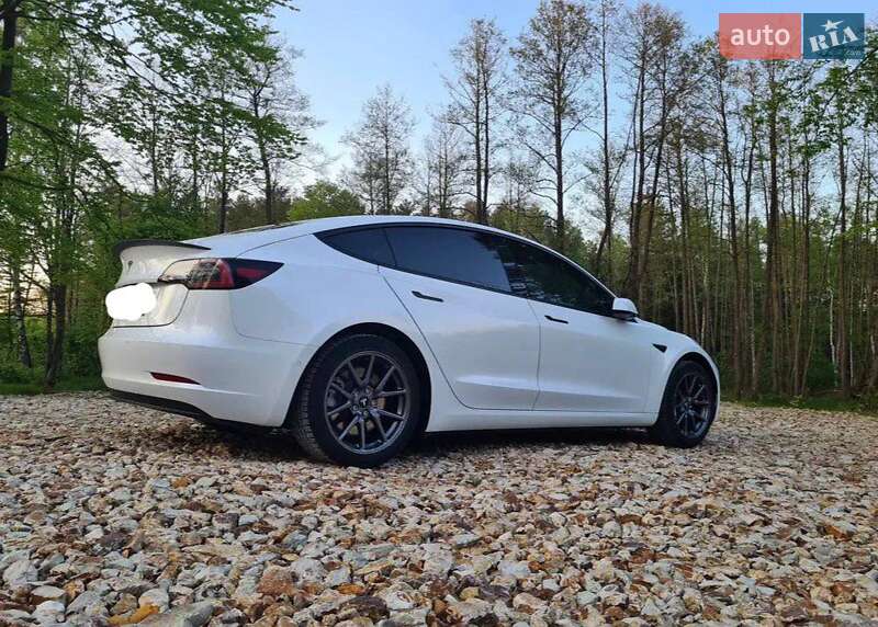 Седан Tesla Model 3 2018 в Киеве