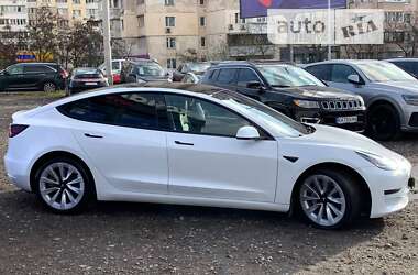 Седан Tesla Model 3 2021 в Киеве