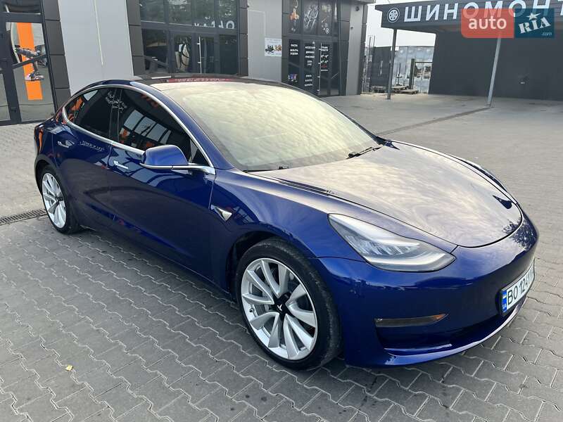 Седан Tesla Model 3 2018 в Тернополе
