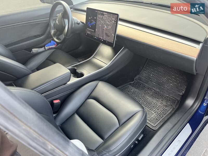Седан Tesla Model 3 2018 в Тернополе