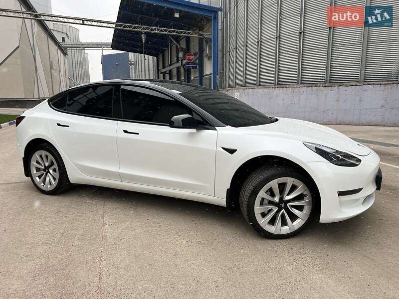 Седан Tesla Model 3 2021 в Ивано-Франковске