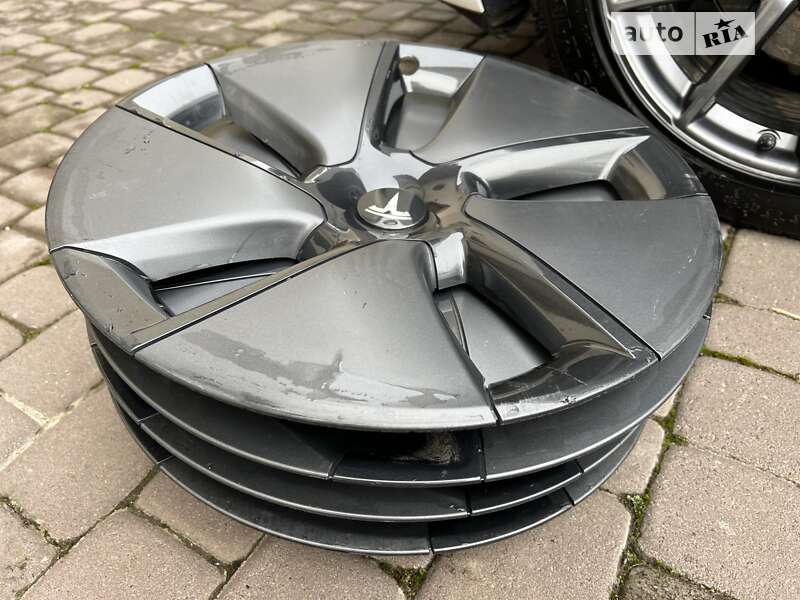 Седан Tesla Model 3 2021 в Городенке