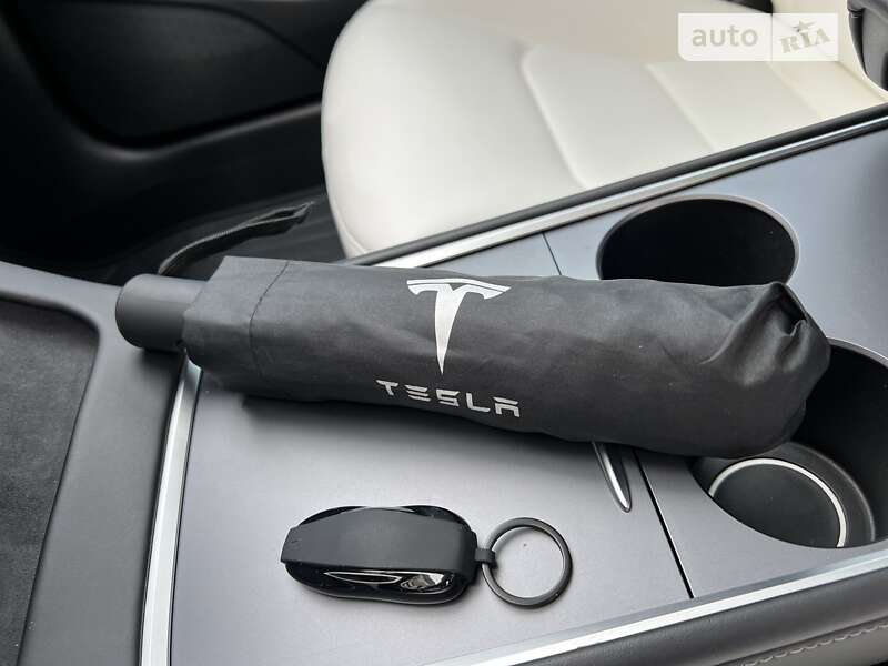 Седан Tesla Model 3 2021 в Городенке