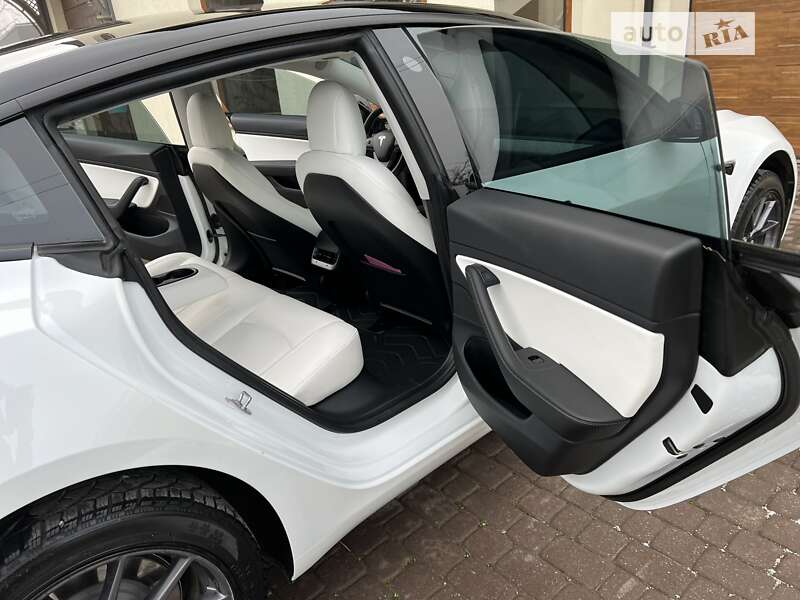 Седан Tesla Model 3 2021 в Городенке