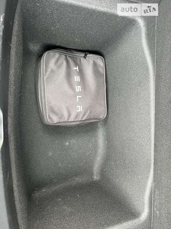 Седан Tesla Model 3 2021 в Городенке