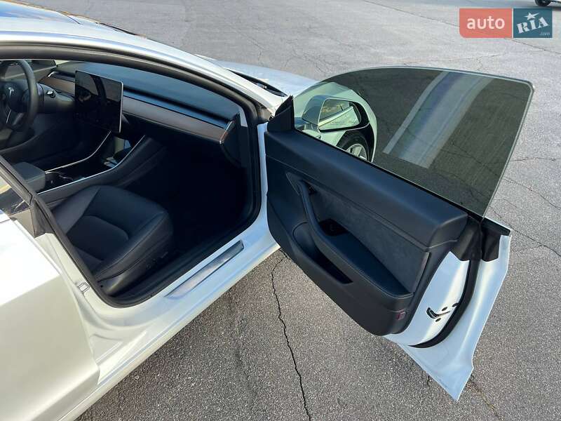 Седан Tesla Model 3 2020 в Харькове