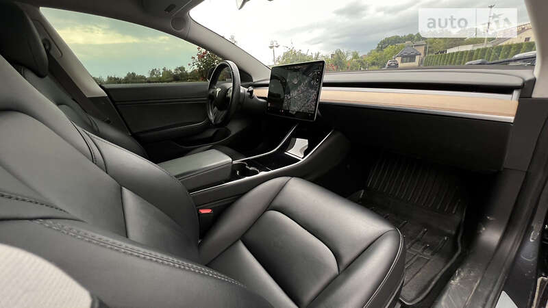 Седан Tesla Model 3 2018 в Переяславе