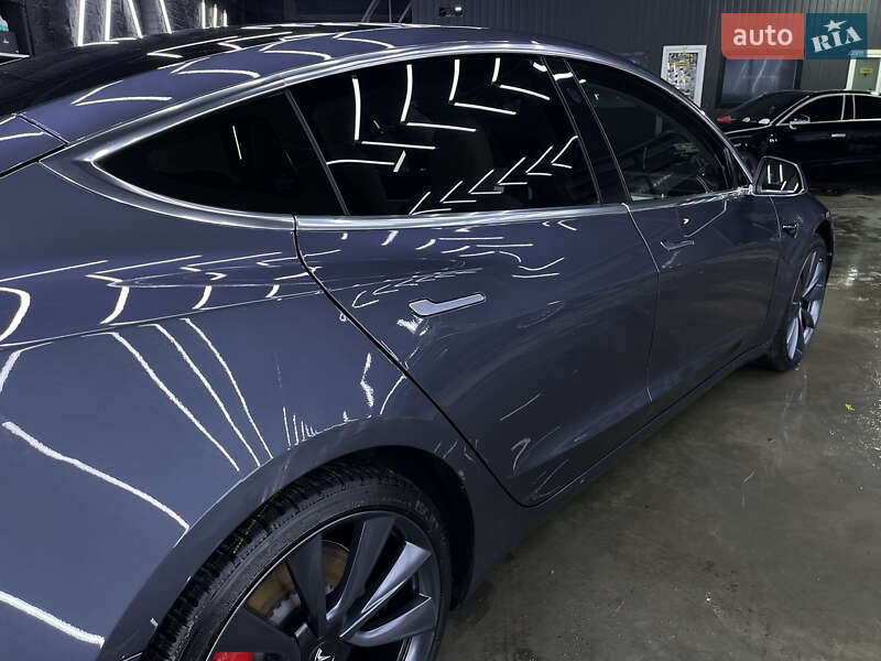 Седан Tesla Model 3 2020 в Киеве
