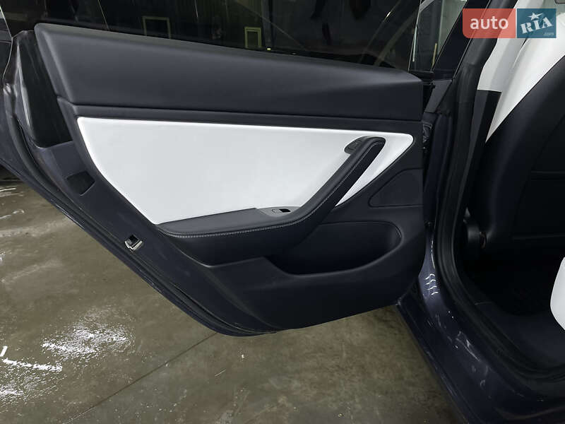 Седан Tesla Model 3 2020 в Киеве
