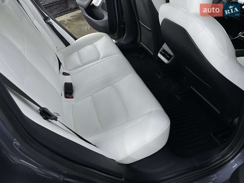 Седан Tesla Model 3 2020 в Киеве