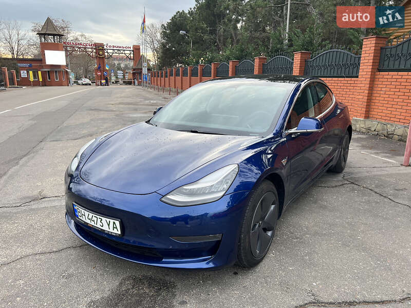 Седан Tesla Model 3 2020 в 