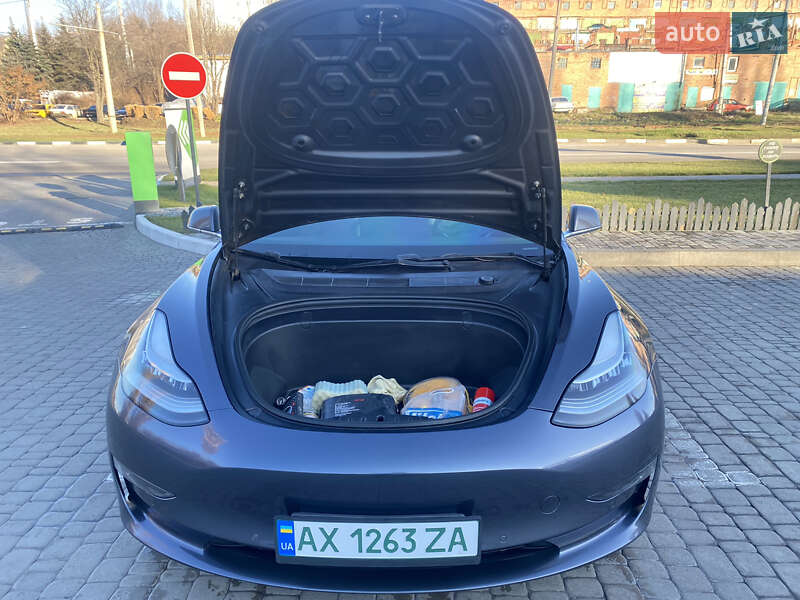 Седан Tesla Model 3 2018 в Харкові