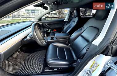 Седан Tesla Model 3 2019 в Кривому Розі