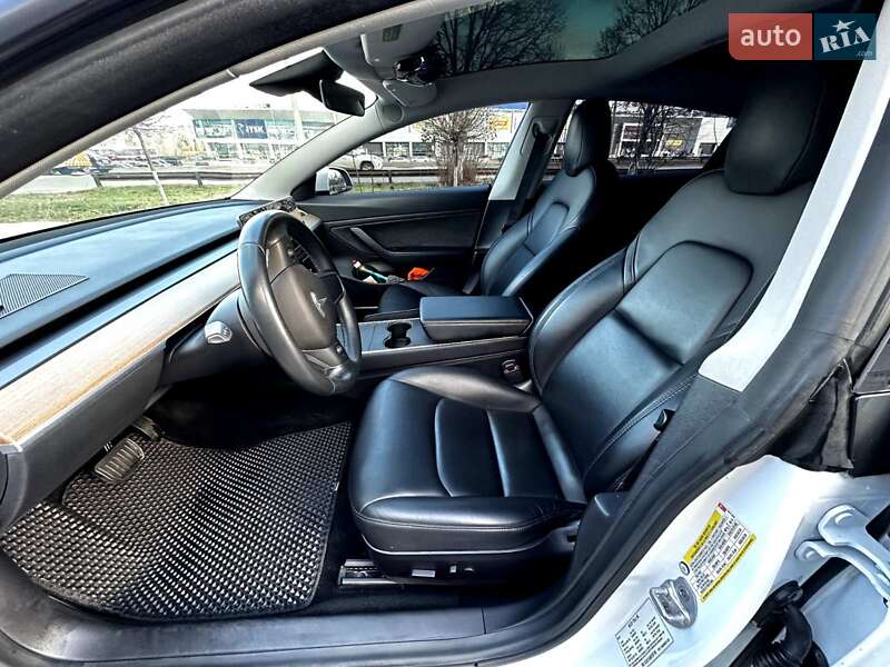 Седан Tesla Model 3 2019 в Кривому Розі
