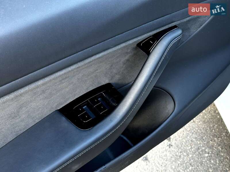 Седан Tesla Model 3 2019 в Кривому Розі