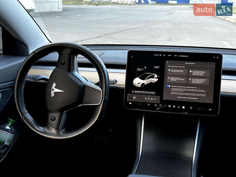 Седан Tesla Model 3 2019 в Кривому Розі