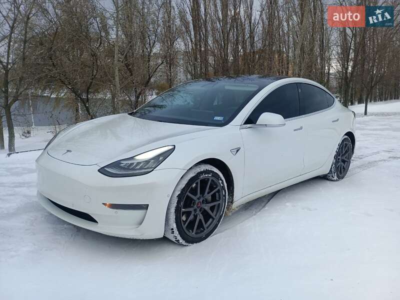 Седан Tesla Model 3 2019 в Горишних Плавнях
