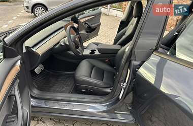 Седан Tesla Model 3 2022 в 