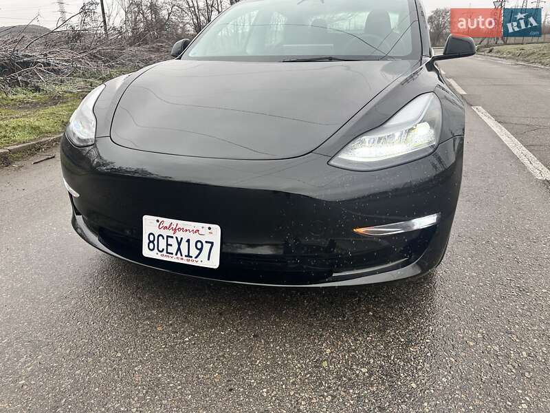 Седан Tesla Model 3 2023 в Запорожье