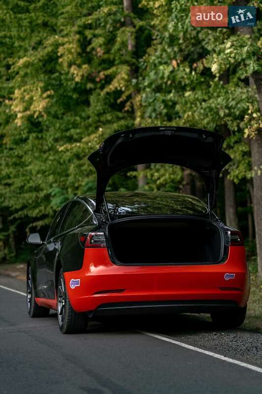Седан Tesla Model 3 2018 в Луцке