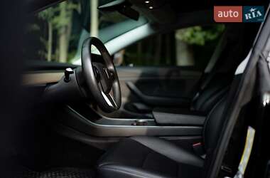 Седан Tesla Model 3 2018 в Луцке