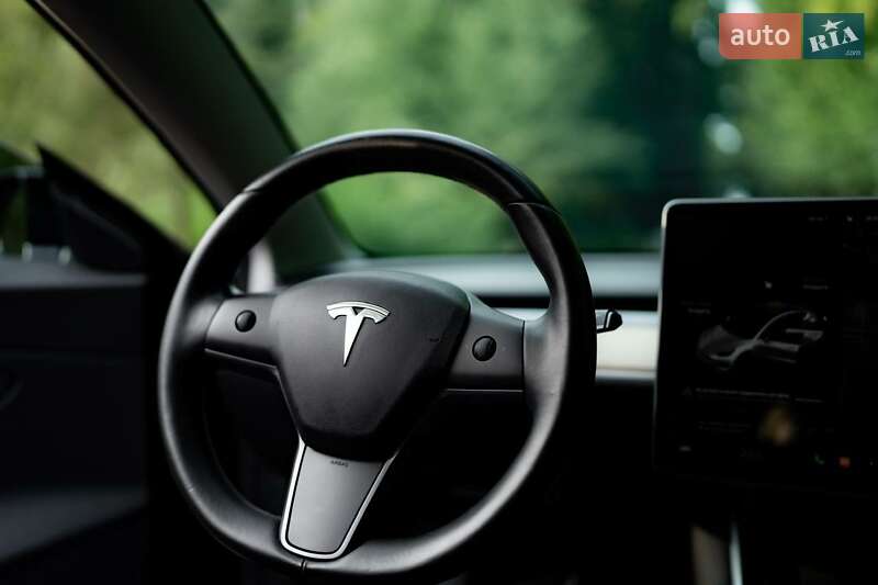 Седан Tesla Model 3 2018 в Луцке