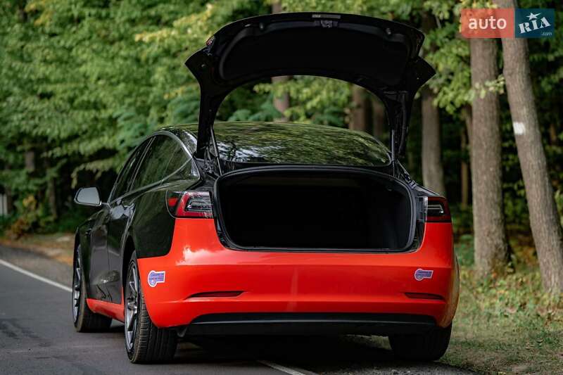 Седан Tesla Model 3 2018 в Луцке