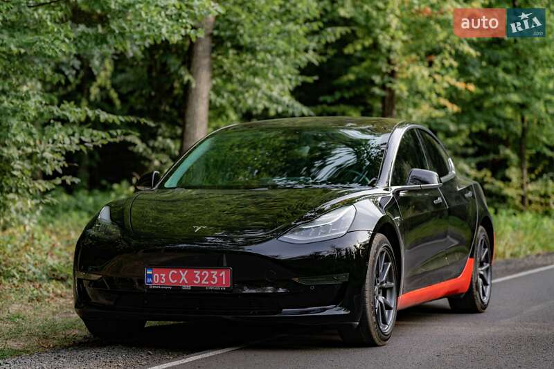 Седан Tesla Model 3 2018 в Луцке