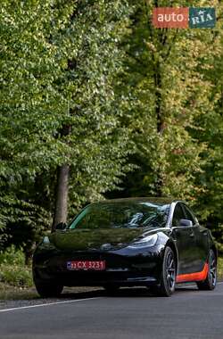 Седан Tesla Model 3 2018 в Луцке
