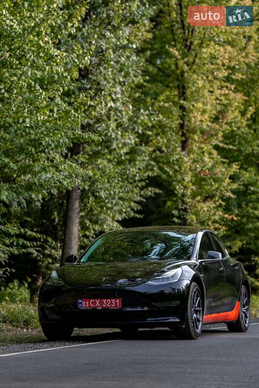 Седан Tesla Model 3 2018 в Луцке