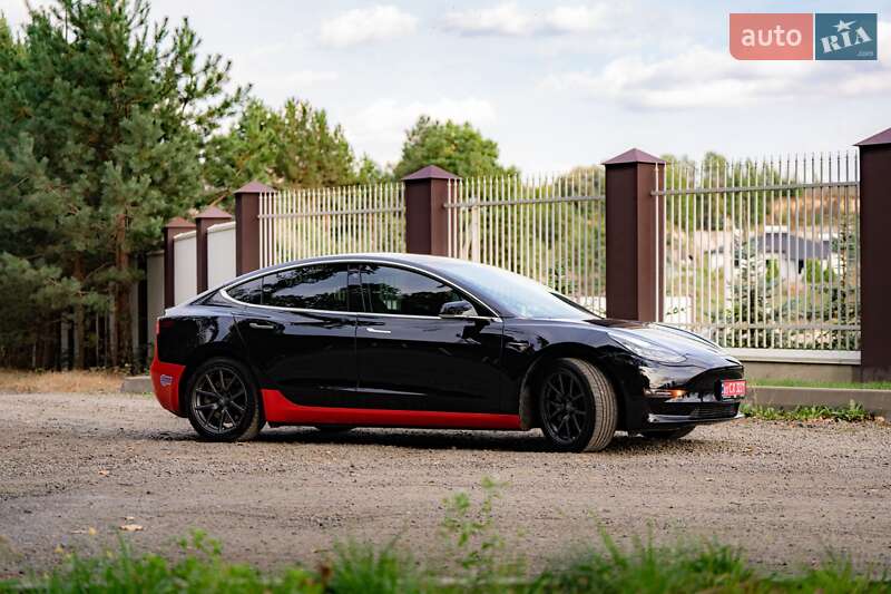Седан Tesla Model 3 2018 в Луцке
