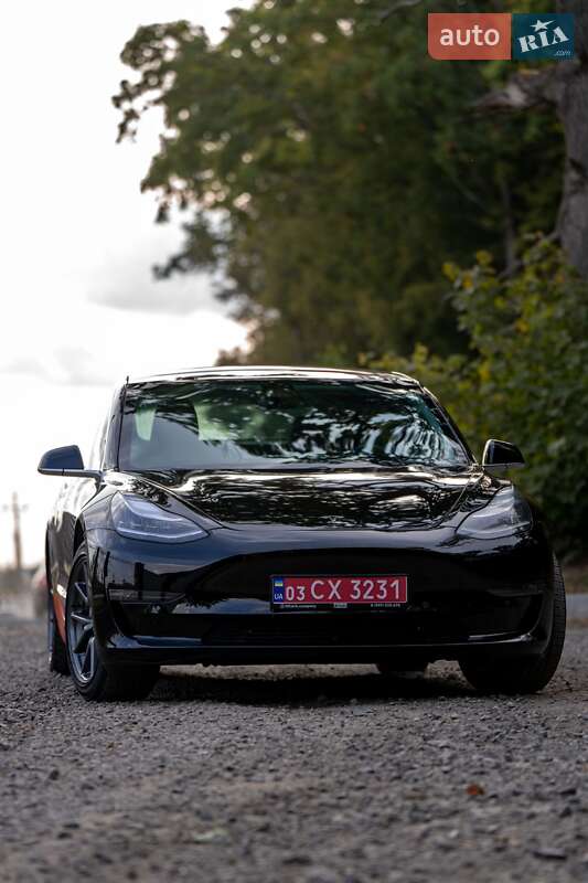 Седан Tesla Model 3 2018 в Луцке