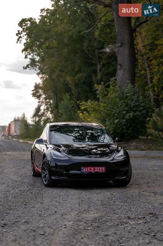 Седан Tesla Model 3 2018 в Луцке