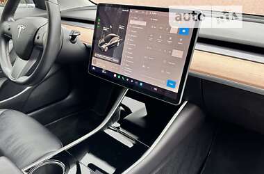 Седан Tesla Model 3 2019 в 