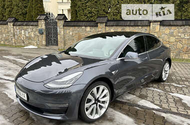 Седан Tesla Model 3 2019 в 