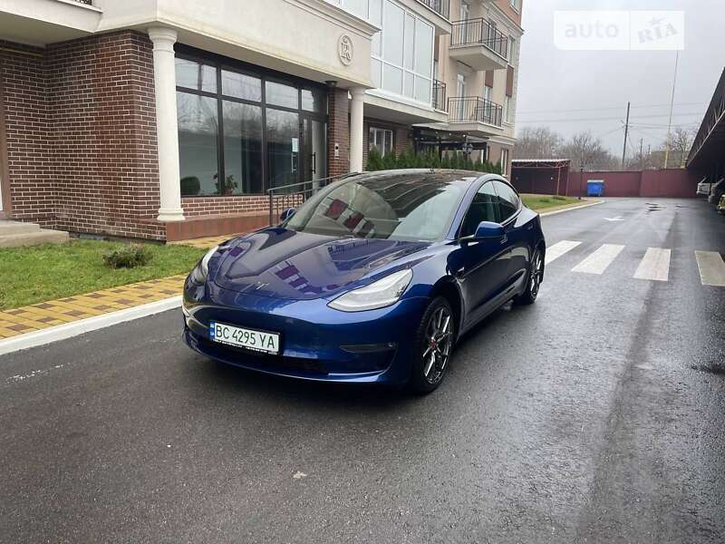 Tesla Model 3 2020