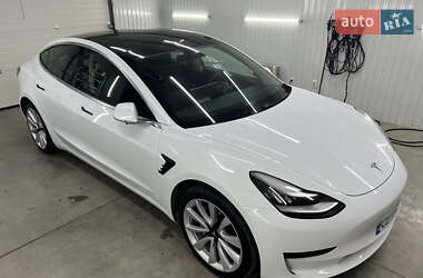 Седан Tesla Model 3 2020 в Черновцах