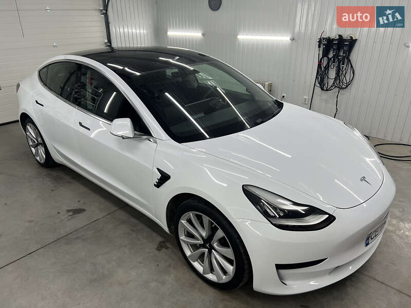 Седан Tesla Model 3 2020 в Черновцах